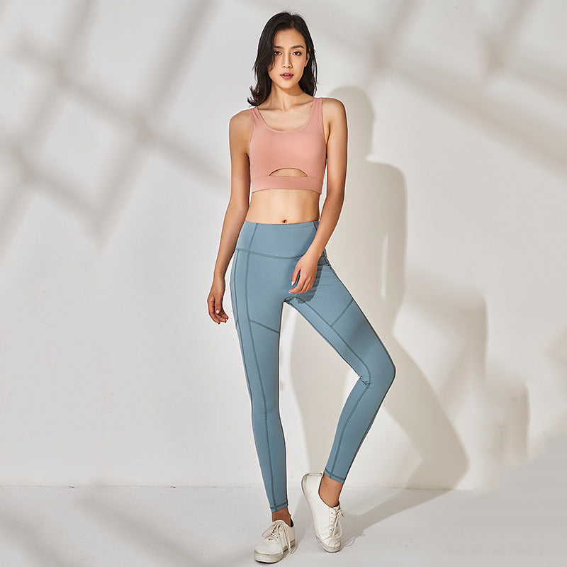 Soutien-gorge de sport femme maintien moyen/élevé, idéal pour la course, le fitness et le yoga. Une pièce. Livraison.