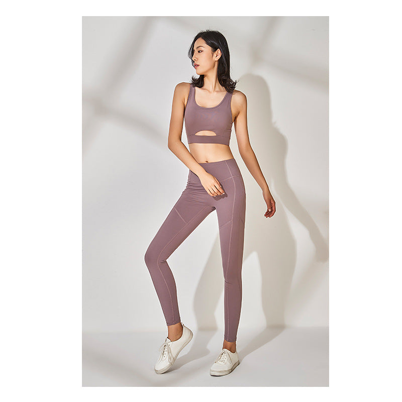Soutien-gorge de sport femme maintien moyen/élevé, idéal pour la course, le fitness et le yoga. Une pièce. Livraison.