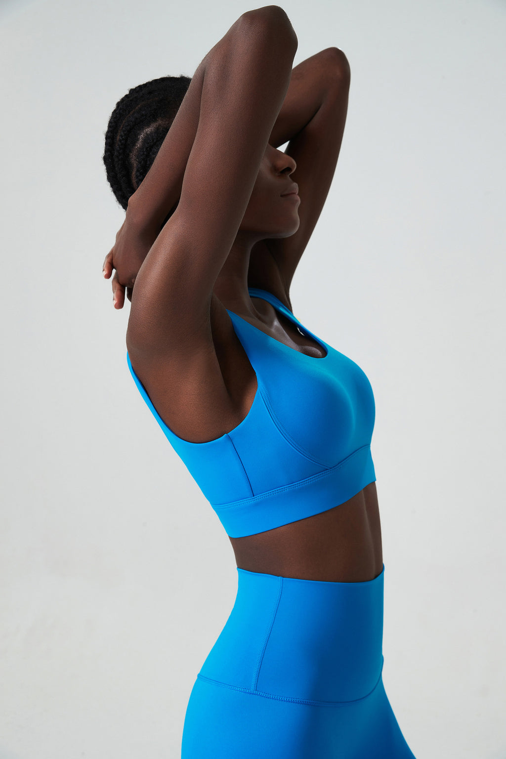 Soutien-gorge de sport une pièce à coques respirantes et dos en U profond pour femme, antichoc, idéal pour le fitness et le yoga.
