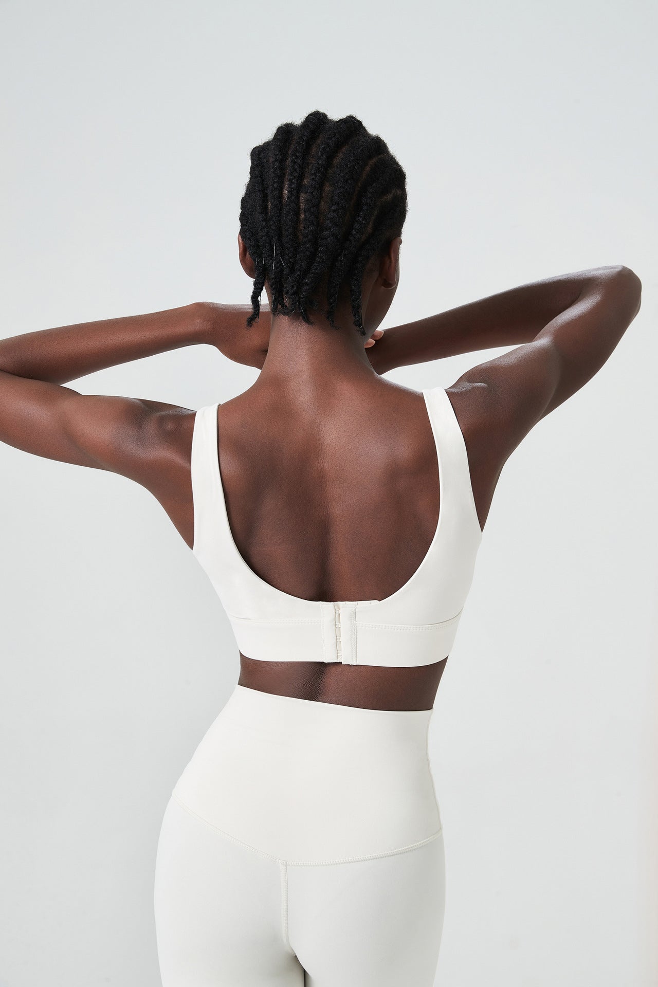 Soutien-gorge de sport une pièce à coques respirantes et dos en U profond pour femme, antichoc, idéal pour le fitness et le yoga.