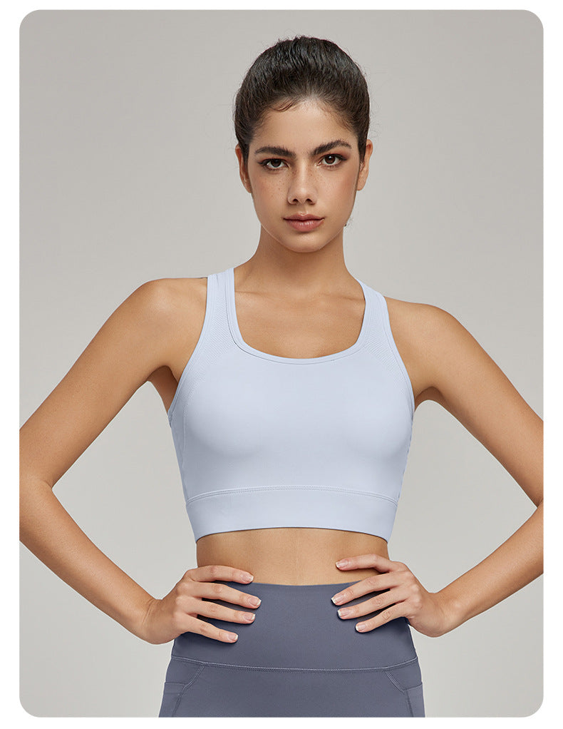 Débardeur de fitness respirant avec dos ajouré, coupe ajustée, bonnet intégré, idéal pour le yoga et l'entraînement.
