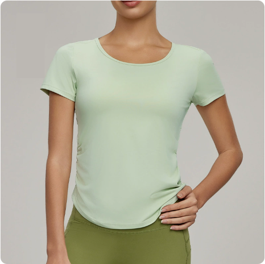 T-shirt de yoga à manches courtes pour femme, avec coutures en mesh au dos et fronces sur les deux côtés. Protection solaire et silhouette flatteuse. Idéal pour le fitness et les loisirs.