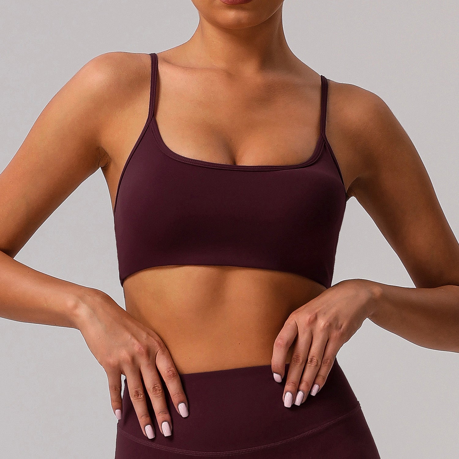 Soutien-gorge de yoga effet seconde peau, brassière de sport, débardeur à bretelles fines, sous-vêtements de yoga pour femmes.