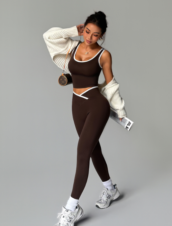 Ensemble deux pièces de yoga sans coutures : soutien-gorge et pantalon de sport couleur pêche, effet push-up, idéal pour les activités de plein air.