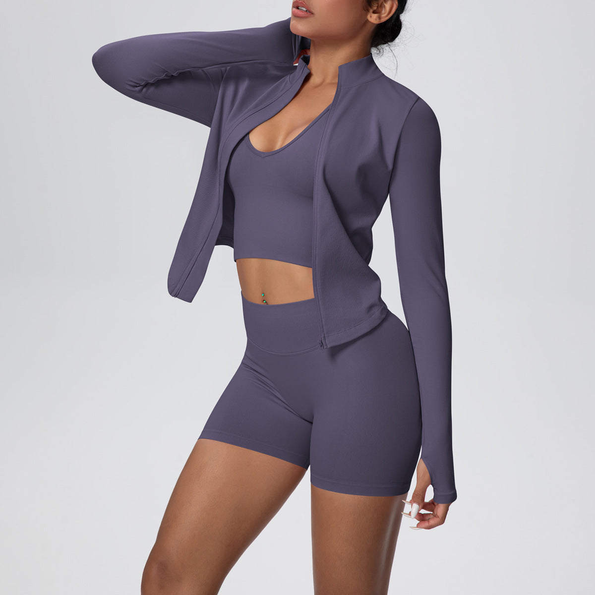 Ensemble trois pièces pour femme : veste de sport décontractée à manches longues en maille zippée, gilet et short, tenue de yoga et de fitness.
