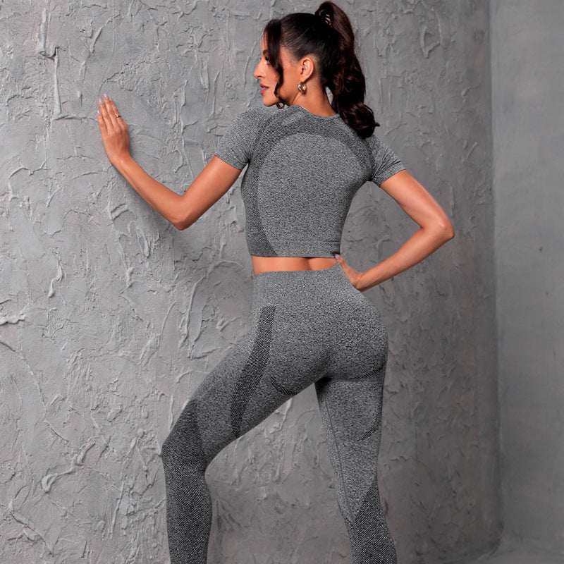 Seamless Knitted Sports Yoga Suit Moisture Wicking Quick Drying Breathable Slim Fit Fitness Yoga Clothes
