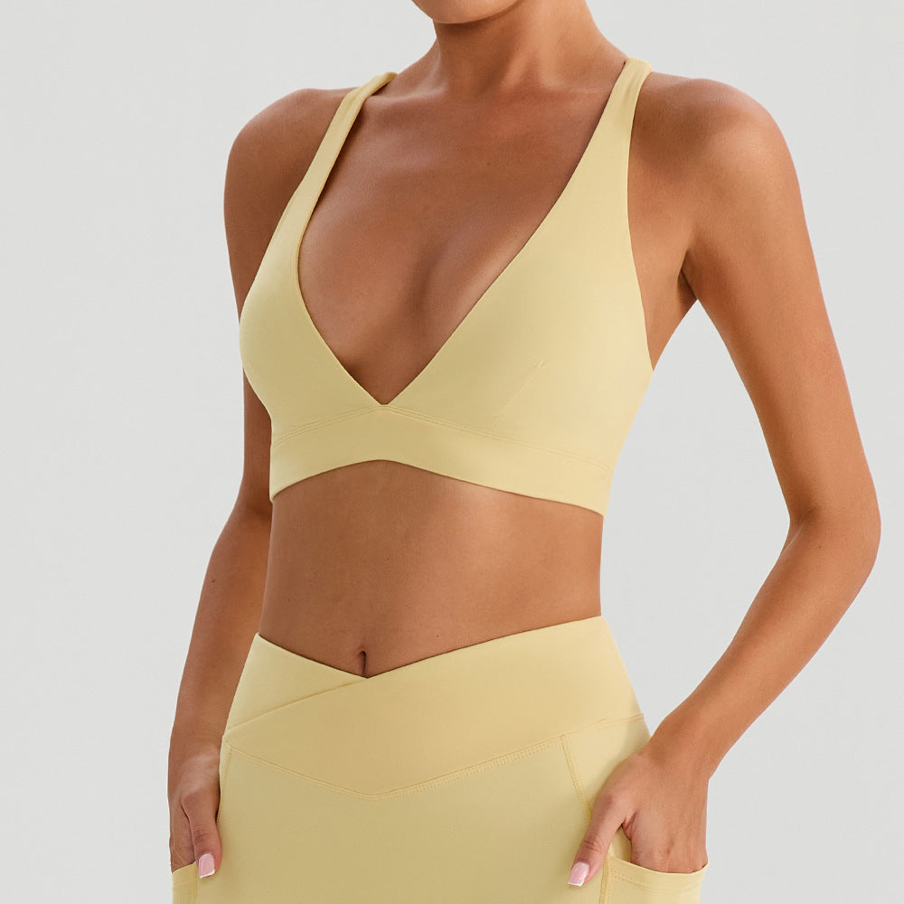 Sujetador deportivo con escote en V profundo para mujer, ropa interior de yoga con efecto push up, con espalda cruzada y efecto moldeador, tacto nude